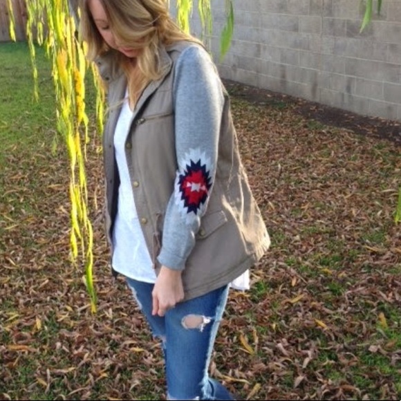 Forever 21 Jackets & Blazers - FOREVER 21 Geometric Sweater Arm Utility Jacket